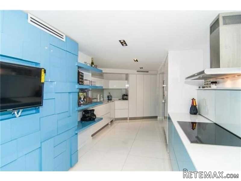 3 bedroom Flat For Sale: 1111 Crandon.. - 2