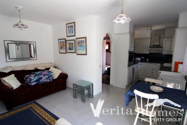 Ref: VHTH1572 -.. - 2