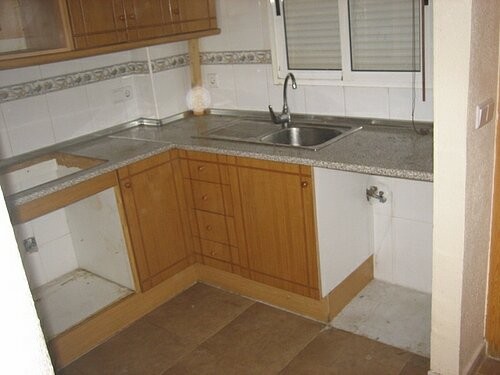 SLASHED BY49% 3 BED TOWN HOUSE - 2