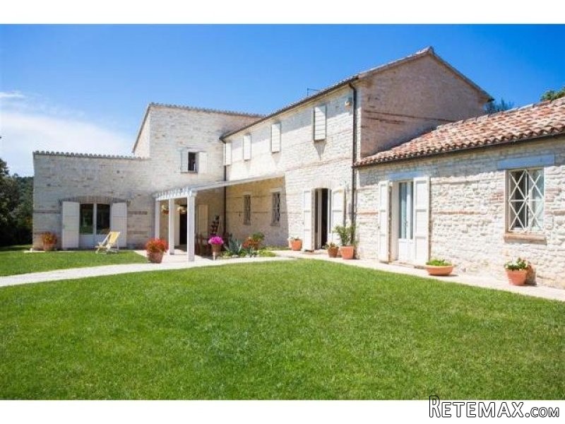 6 bedroom House For Sale: Sirolo..