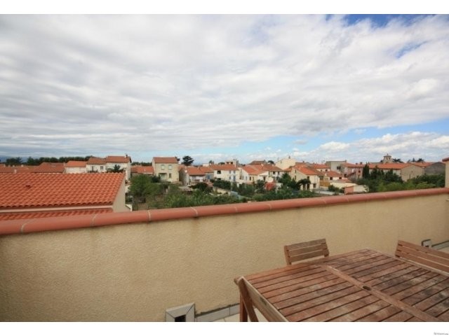 2 Bed Top Floor Apartment In Residence..