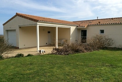 Two-bed bungalow with large garden