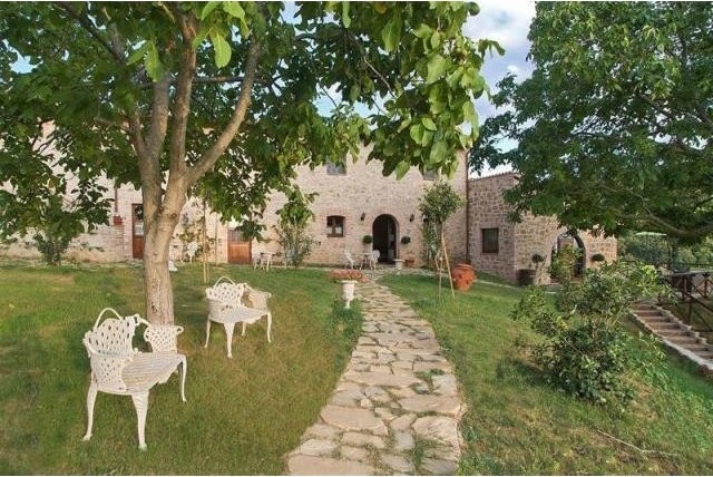 9 bedroom House For Sale: Umbria..