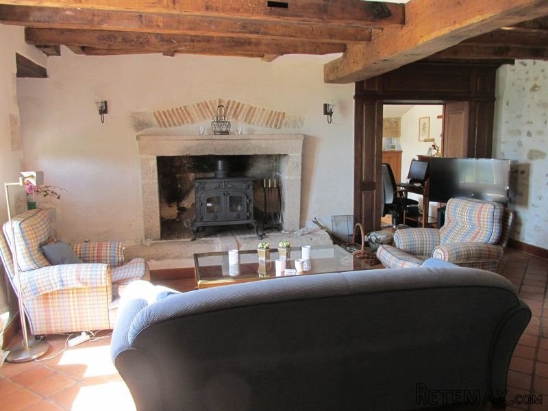 Detached Stone Property In 3.7ha - 2