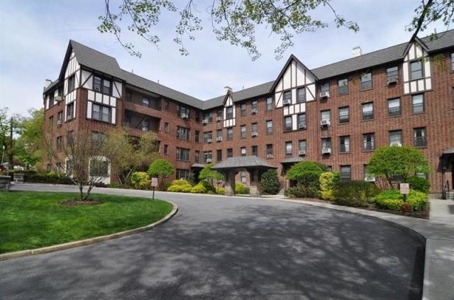 2 bedroom Co-op For Sale: Bronxville..