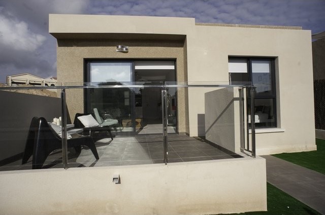 Luxury Sea Front Apartment In Mil..