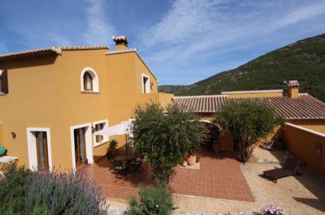 2 Bedrooms - Villa - Alicante - For Sale