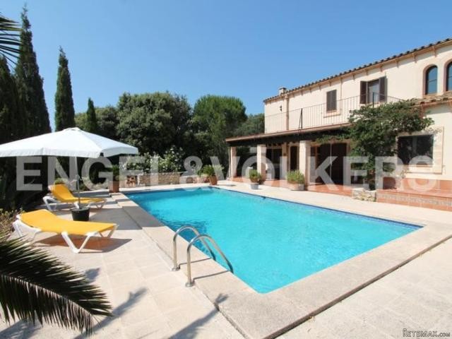 Charming estate with panoramic views