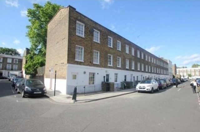 4 Bed Flat/Apartment To Let in London - 2
