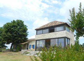 Contemporary Barn Conversion With Guest..