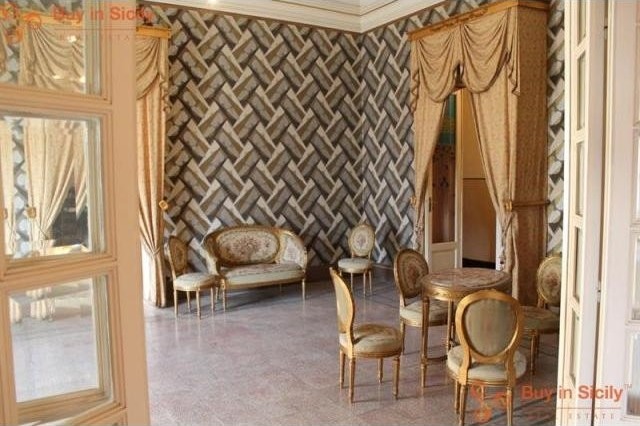 3 bedroom Apartment For Sale: Via..