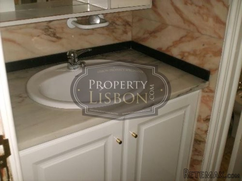 5 Bed Lisbon Apartment in Nossa Senhora - 2