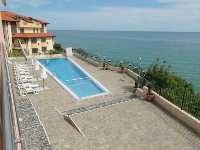 Beachfront 2-Bedroom apartment, St. Vlas - 2