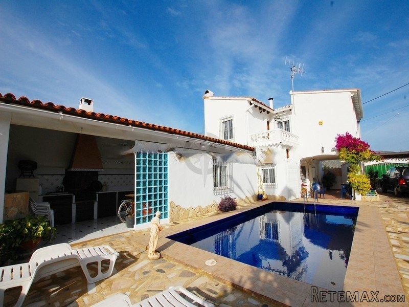 Beautiful Villa With Stunning Mountain..