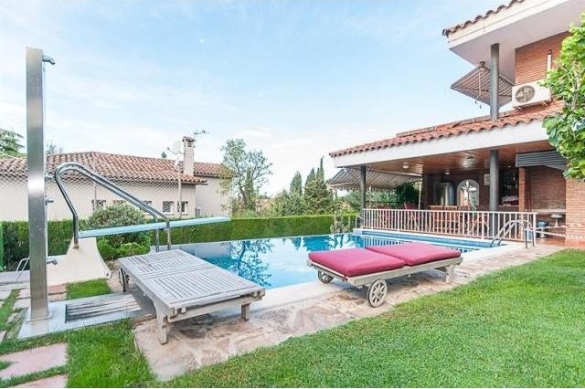 5 bedroom Detached House For Sale:.. - 2