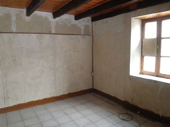 3 Bedroom House to Refresh Throughout - 2