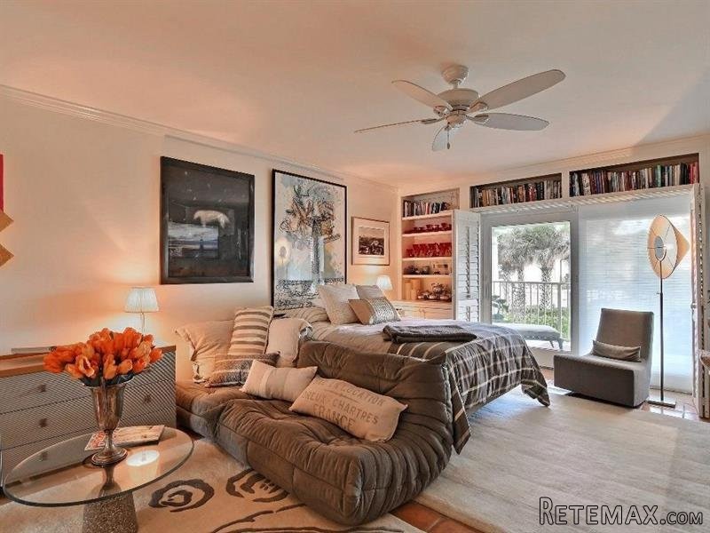 1 bedroom Flat For Sale: 400 Beach..