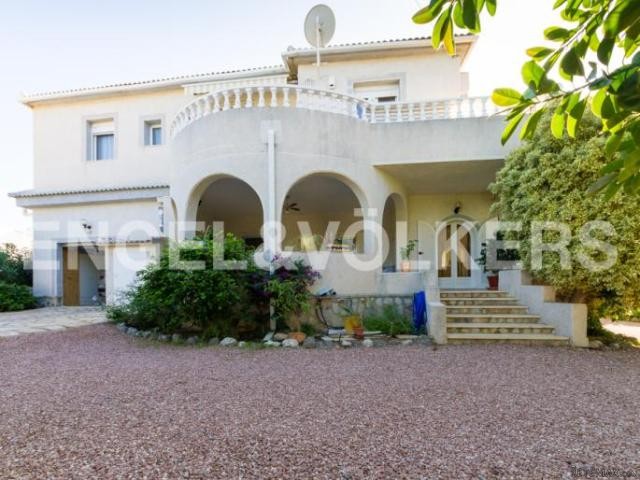 An elegant villa in La Siesta.. - 2