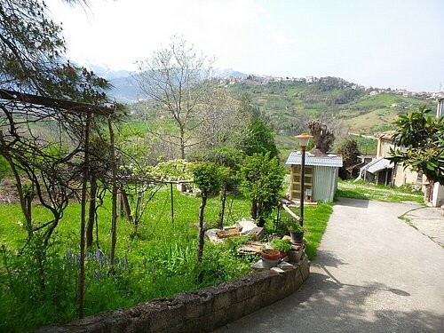 Fantastic detached property just.. - 2