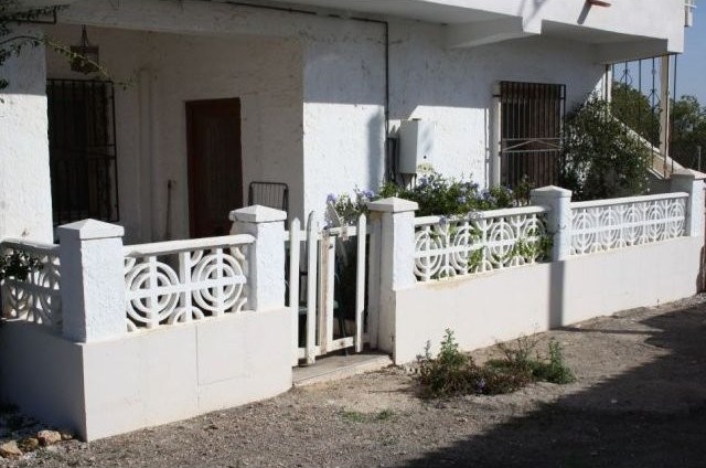4 BEDROOOM GROUND FLOOR APARTMENT IN..