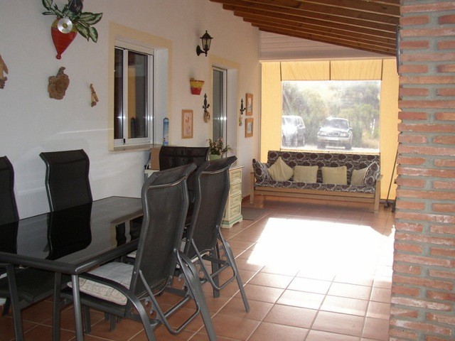 Villa - Immaculately maintained country..