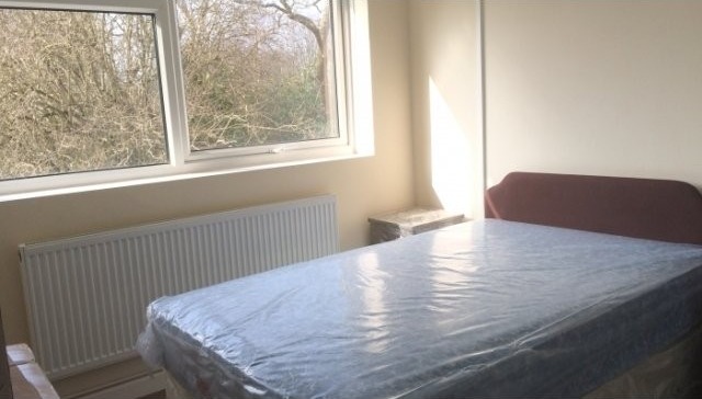 FULLY REFURBISHED DOUBLE ROOM TO LET -..