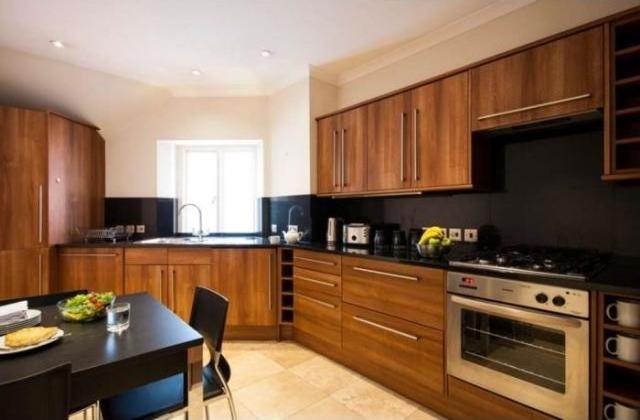 3 bed flat to rent in Stratton Street..