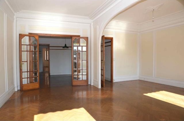 Beautiful three bed in Carre d'Or - 2