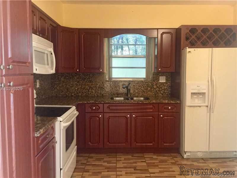 2 bedroom House For Sale: 351 E 38 St - 2