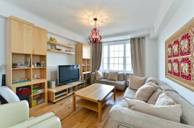 3 Bedrooms - Apartment - London - For..