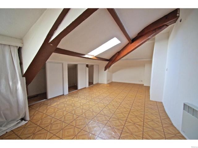 Quiet Loft Studio With Exposed Beam Work