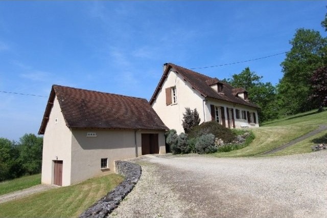 Well Looked After House With Views..