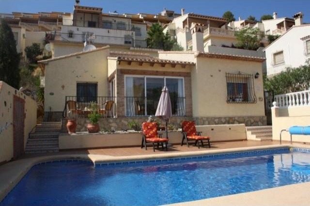 2 Bedrooms - Villa - Alicante - For Sale