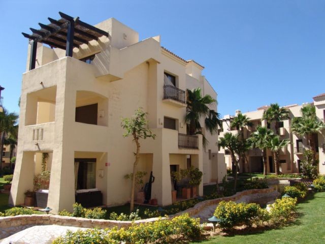 3 Bedroom Ground Floor Corner Apartment..