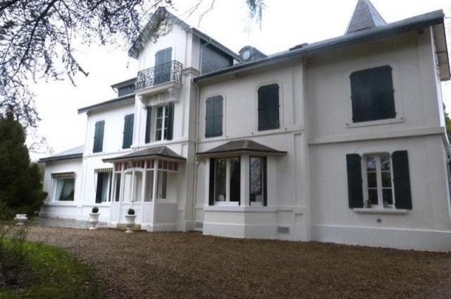 6 bedroom Character For Sale: 08200..