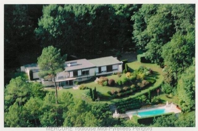 5 bedroom Villa For Sale: 24000..