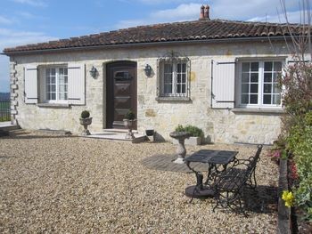 Beautiful 3 Bedroom Stone House On.. - 2