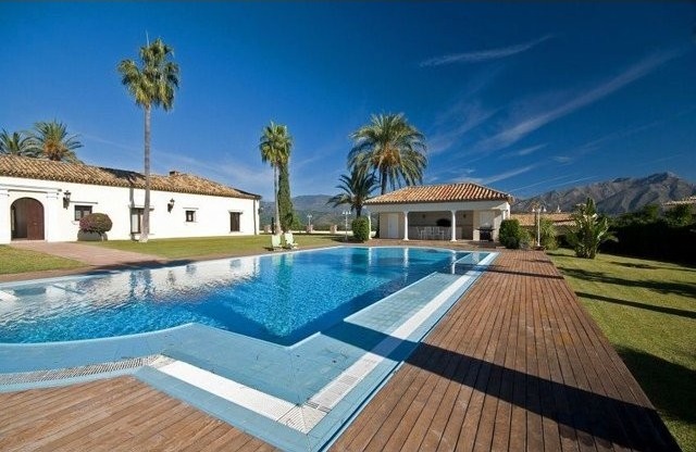 8 Bedrooms - Villa - Malaga - For Sale