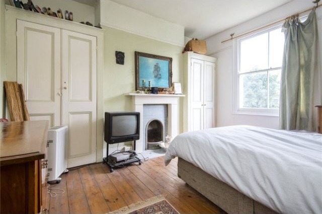 Lauriston Road, E9 - 2