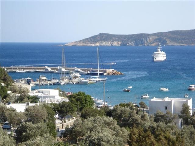 B126 - Traditional island property in..