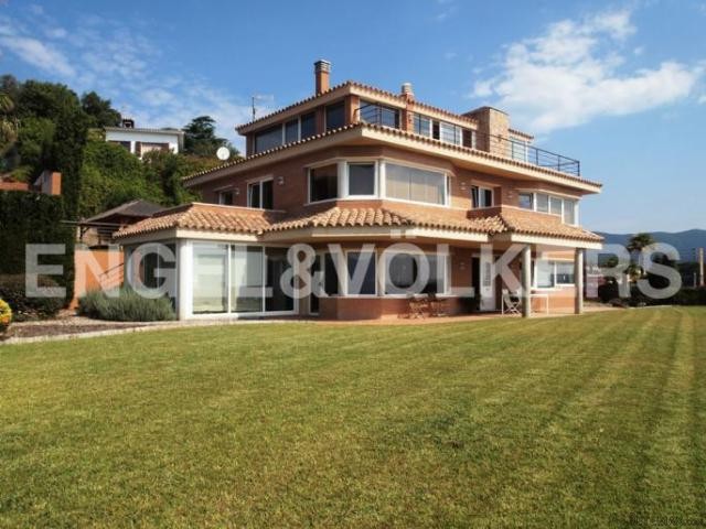 Great home with amazing views in Sant..
