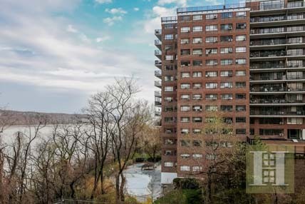 Apartment For Sale: 2621 PALISADE..