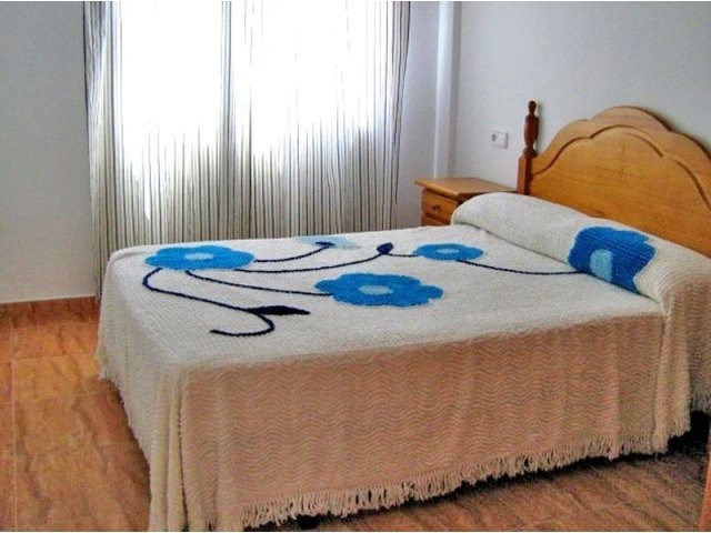 2 Bed Apartment in Centre of Los.. - 2