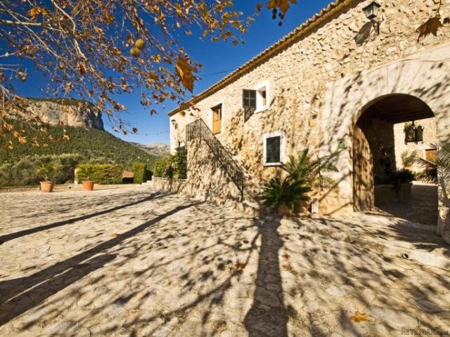 Spectacular historical mansion from the..
