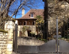 Attractive And Spacious Village House..