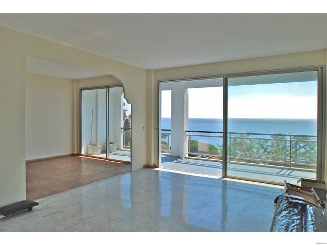 Apartment with panoramic sea views in..