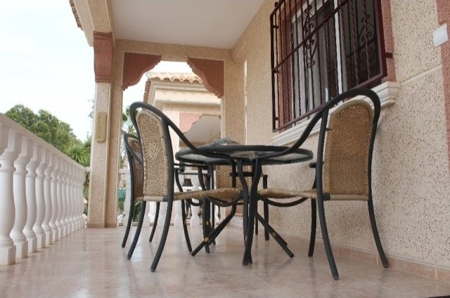 LOVELY DETACHED VILLA - 2