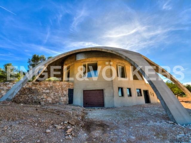 Great architecture house in an idyllic..