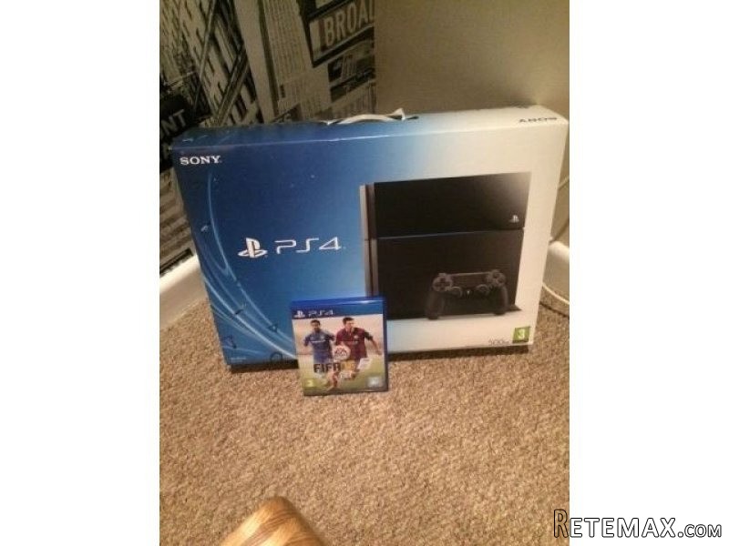 PS4 - MINT CONDITION - WITH FIFA 15