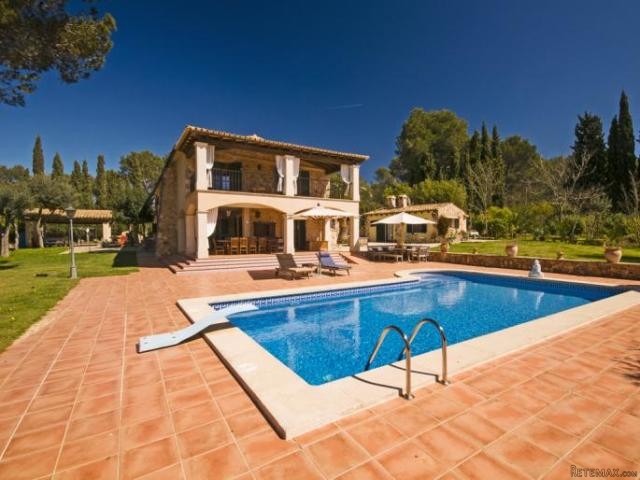 Country estate with sea views and park..